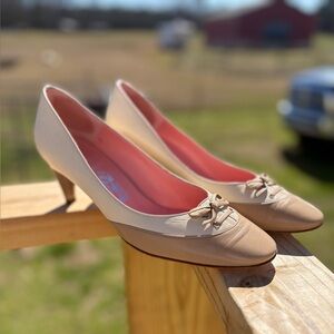 Salvatore Ferragamo Beige Bow Heels 80s 90s  Vintage 2 Tone Cream & Camel